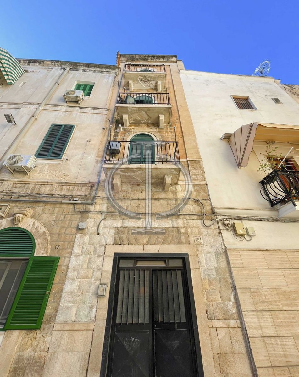 Palazzo / Stabile/200 mq  a Bari - Murat (zona Borgo Antico)