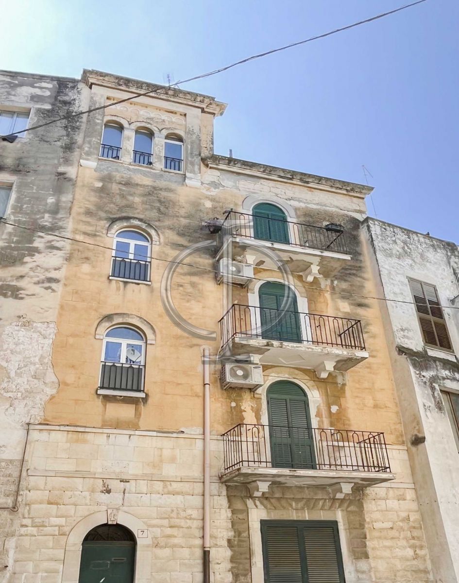 Palazzo / Stabile/200 mq  a Bari - Murat (zona Borgo Antico)