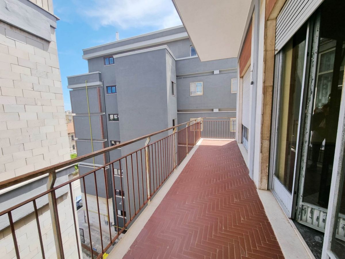 Appartamento di  5 vani /163 mq  a Trani (zona Centro)