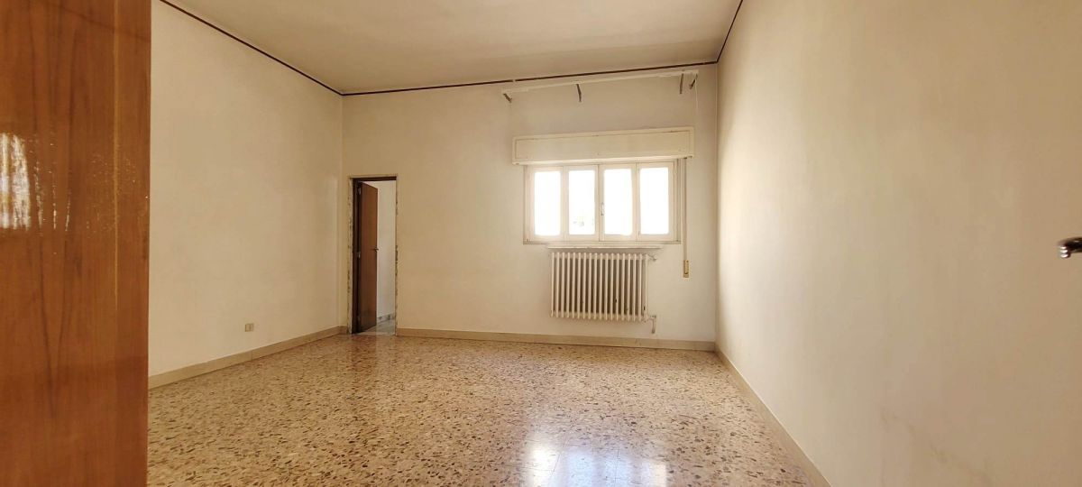 Palazzo / Stabile di  4 vani /120 mq  a Andria (zona Centro)