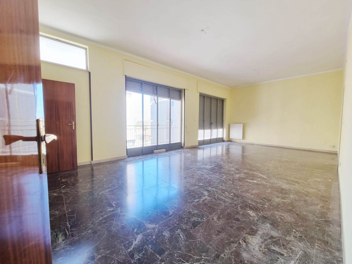 Appartamento di  5 vani /163 mq  a Trani (zona Centro)