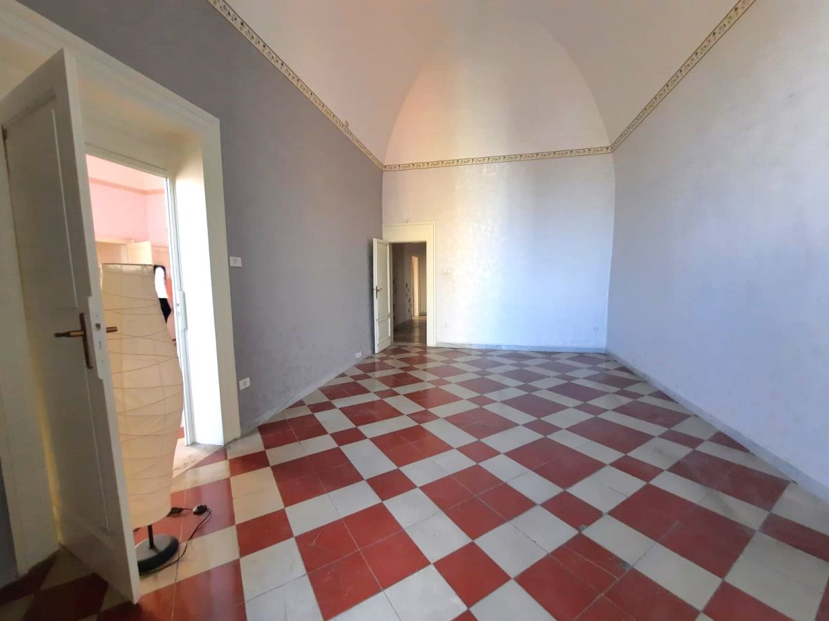 Appartamento di  3 vani /150 mq  a Bari - Santo Spirito (zona via napoli)