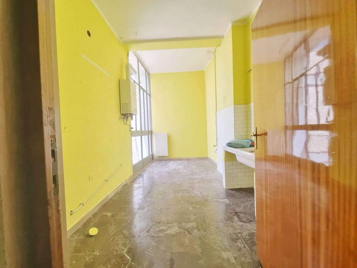 Appartamento di  5 vani /163 mq  a Trani (zona Centro)