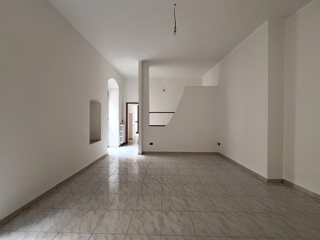 Appartamento di  2 vani /100 mq  a Ruvo di Puglia (zona 70037)