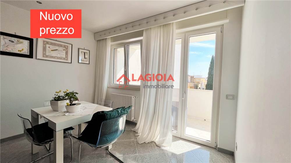 Appartamento di  4 vani /120 mq  a Capurso (zona hotel 90)