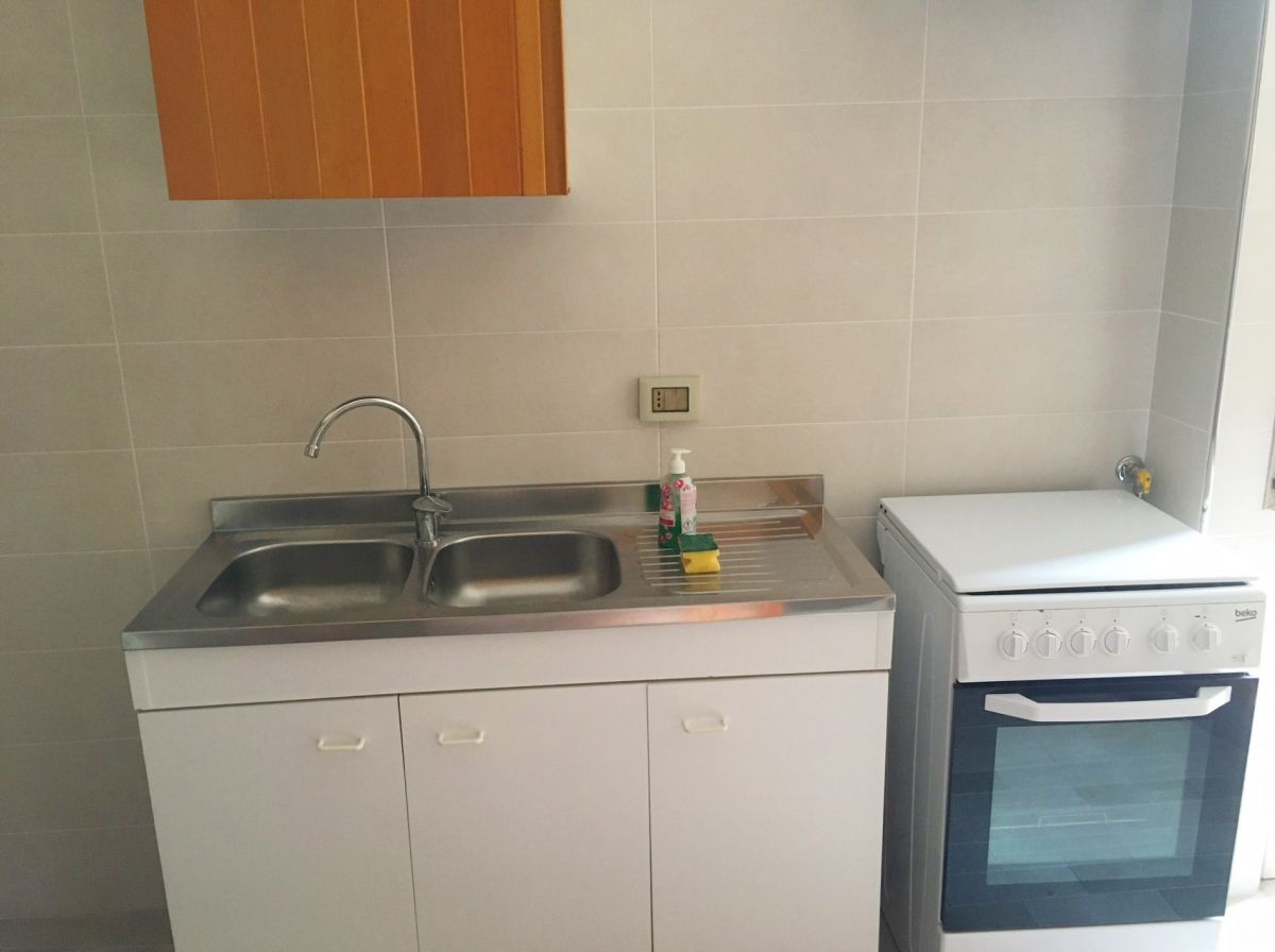 Appartamento di  3 vani /20 mq  a Bari - Picone (zona Policlinico - Stazione)