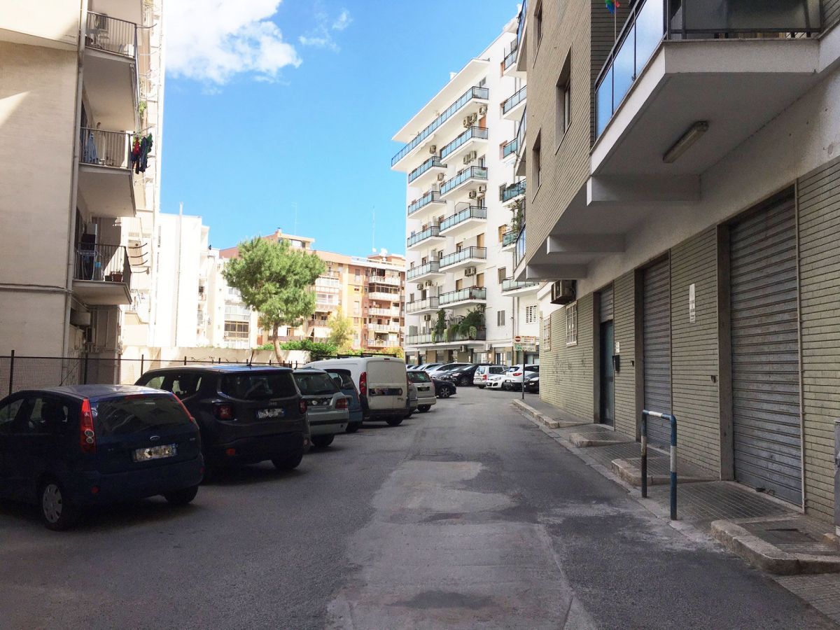 Appartamento di  3 vani /20 mq  a Bari - Picone (zona Policlinico - Stazione)