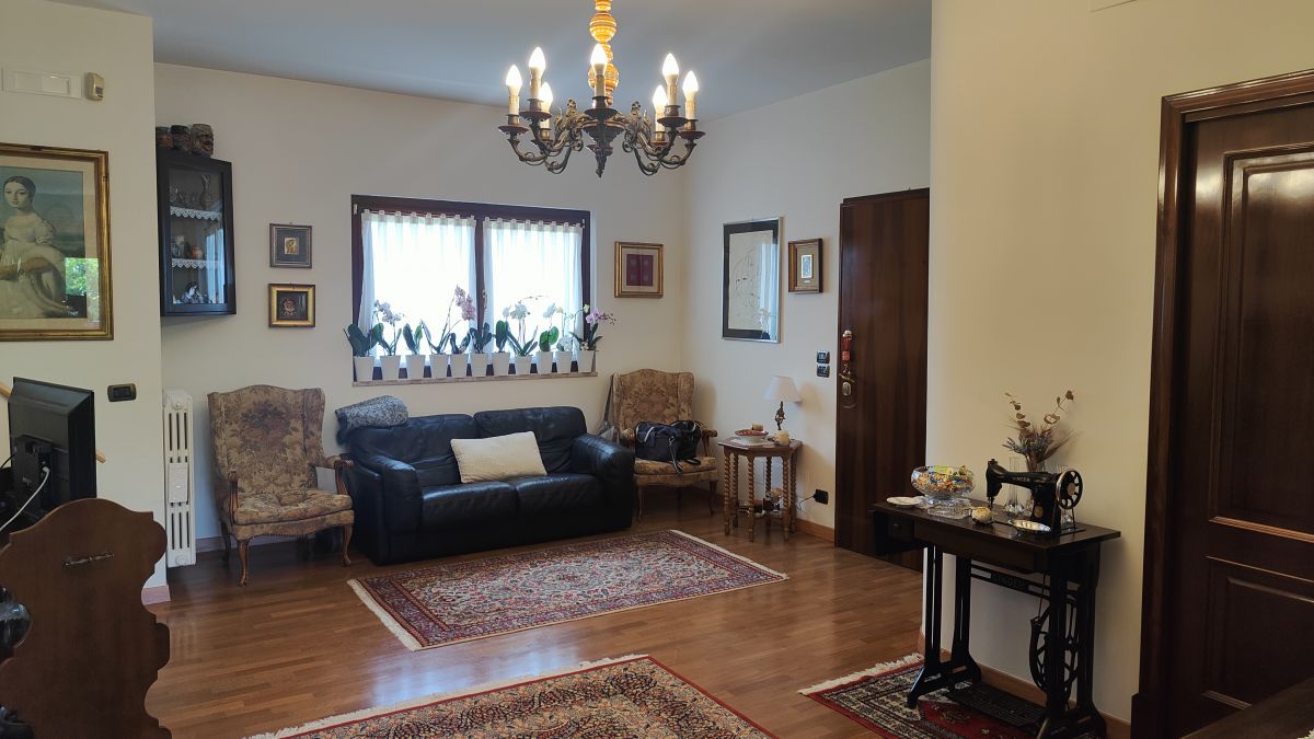 Villa (zona residenziale) di  4 vani /207 mq  a Noicattaro (zona Residence Parco Evoli)