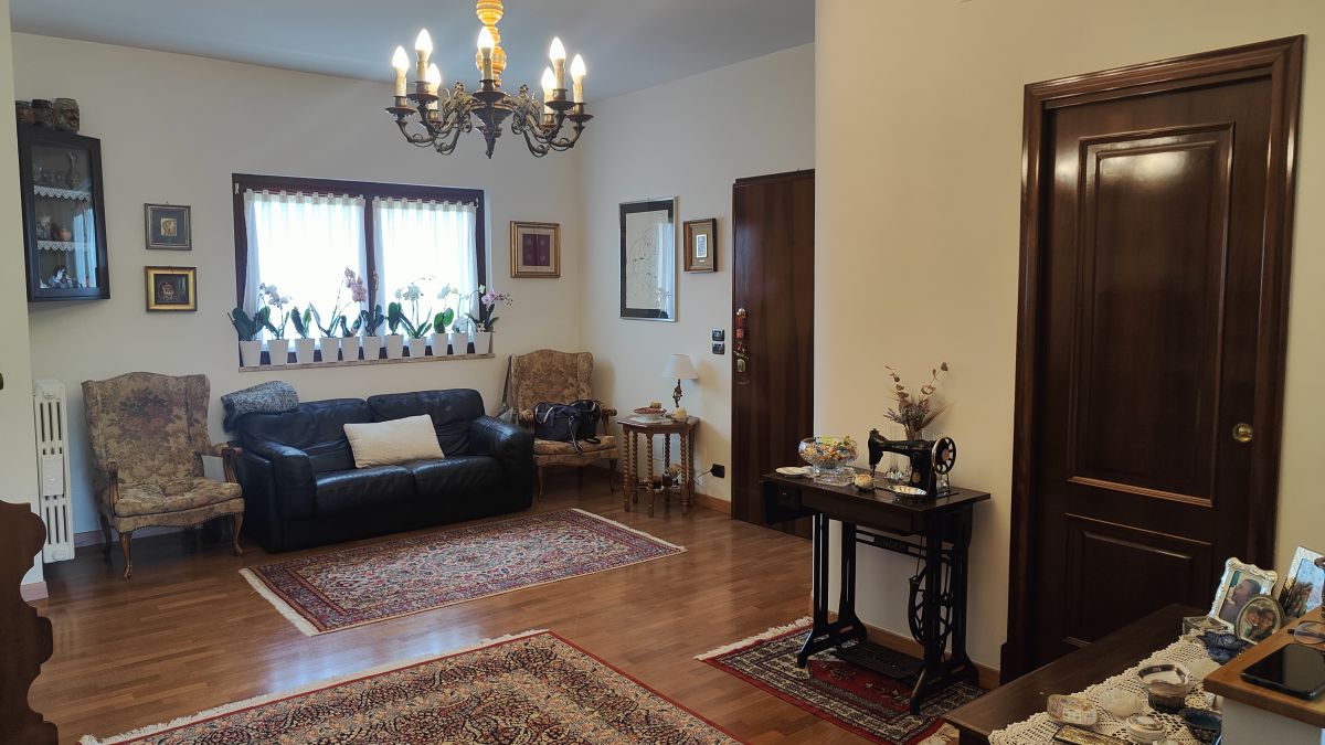 Villa (zona residenziale) di  4 vani /207 mq  a Noicattaro (zona Residence Parco Evoli)