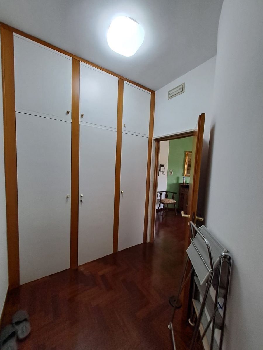 Villa (zona residenziale) di  6 vani /300 mq  a Casamassima (zona Bari Alto)