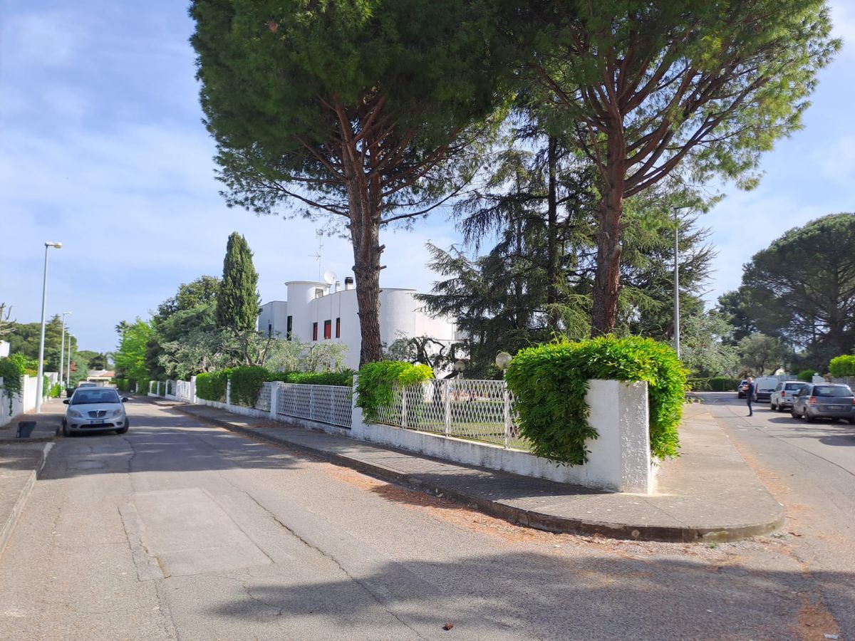 Villa (zona residenziale) di  6 vani /300 mq  a Casamassima (zona Bari Alto)