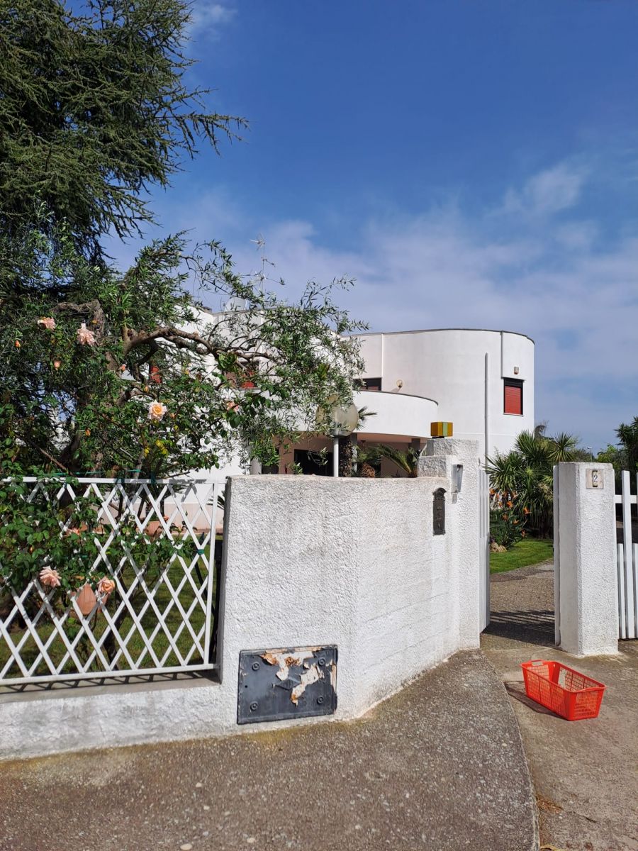 Villa (zona residenziale) di  6 vani /300 mq  a Casamassima (zona Bari Alto)