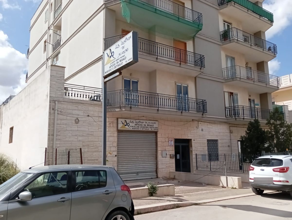 Appartamento di  5 vani /170 mq  a Rutigliano con veranda e Box