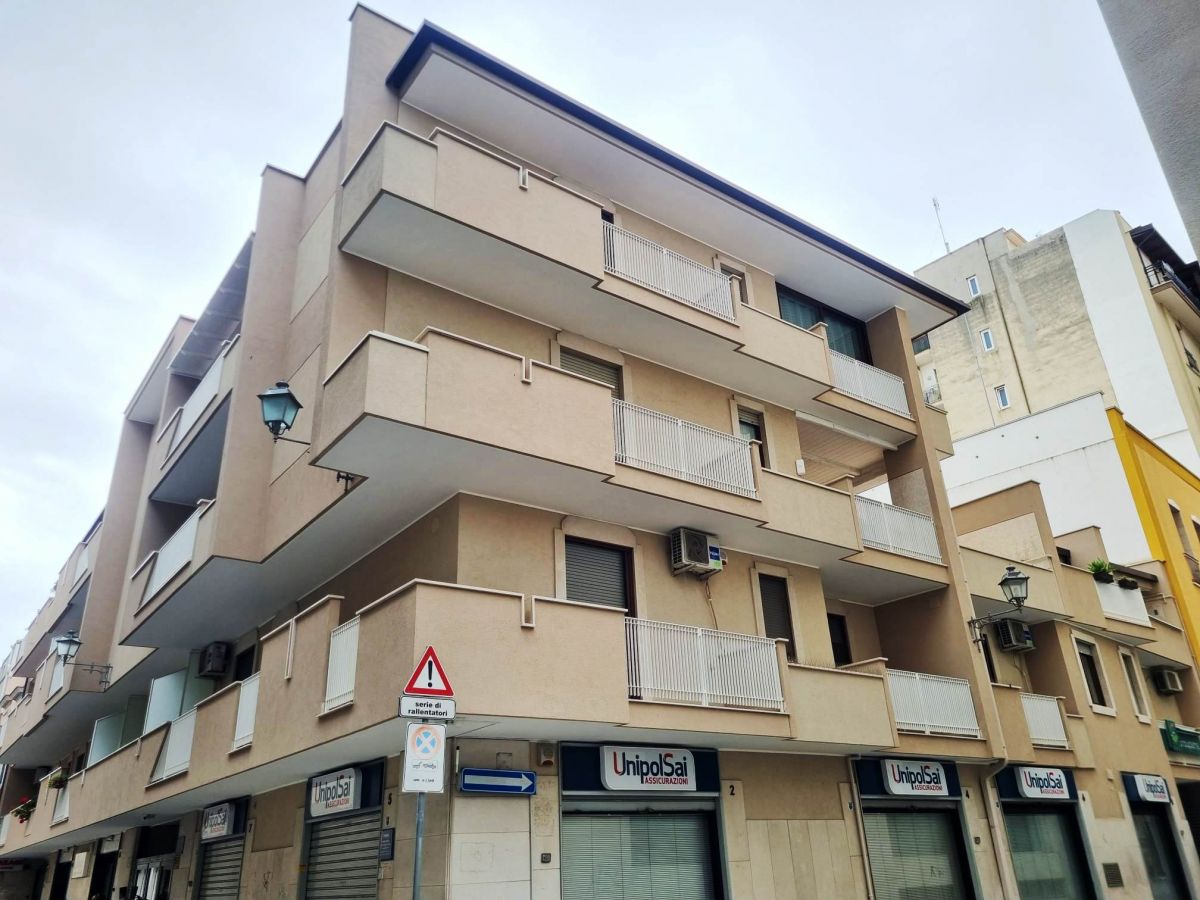 Appartamento di  6 vani /198 mq  a Andria (zona Centro)