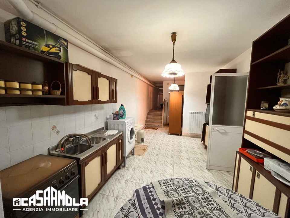 Casa indipendente di  3 vani /120 mq  a Mola di Bari (zona Centrale)