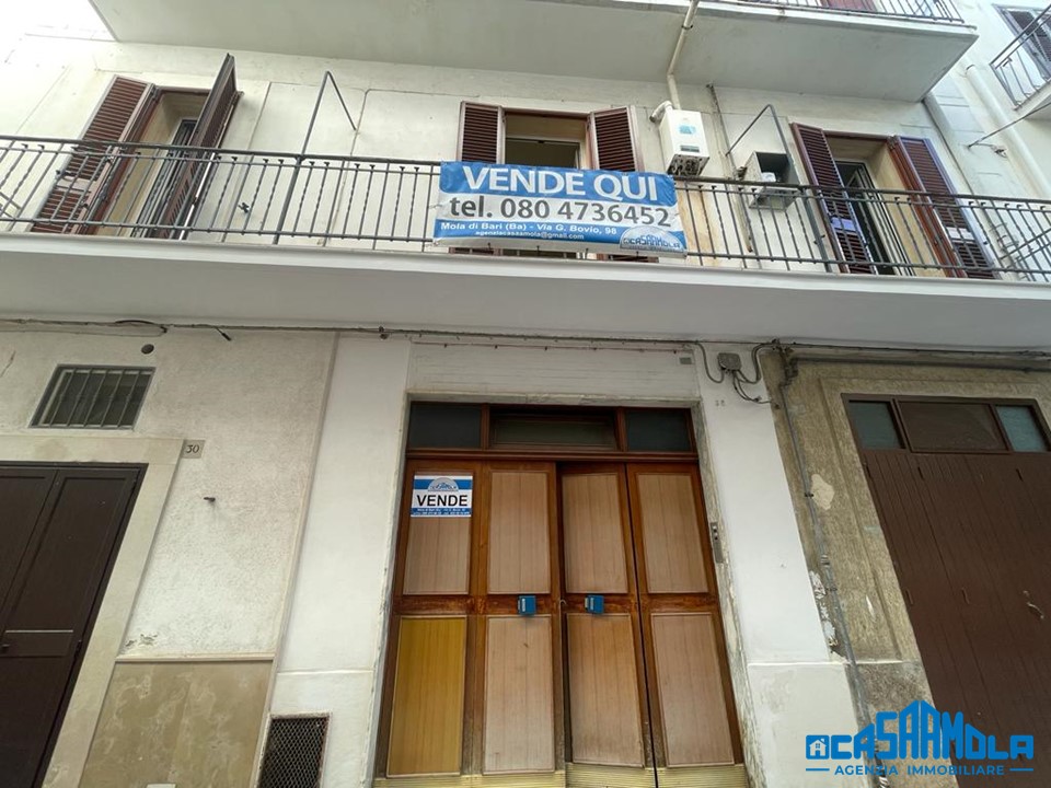 Appartamento di  6 vani /160 mq  a Mola di Bari (zona Centrale)