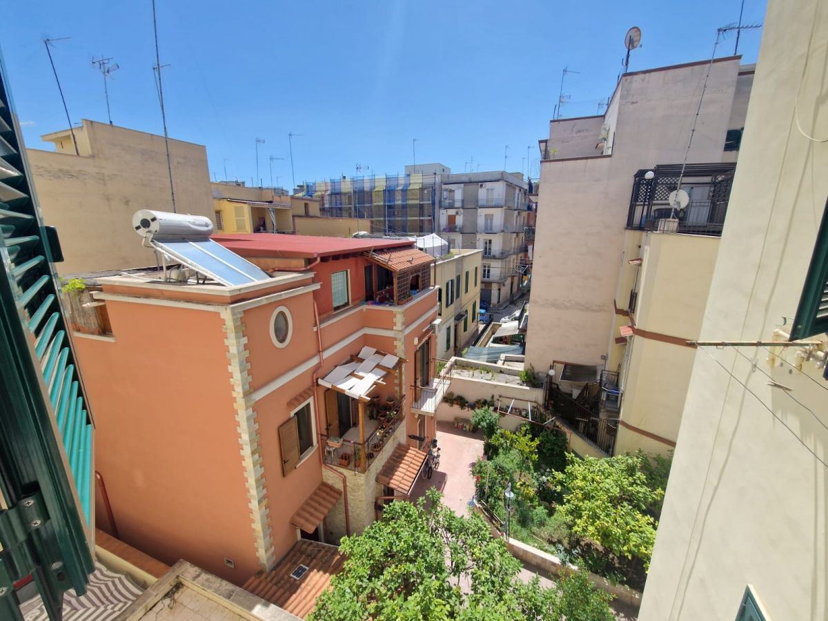 Appartamento di  3 vani /156 mq  a Trani (zona Centro)