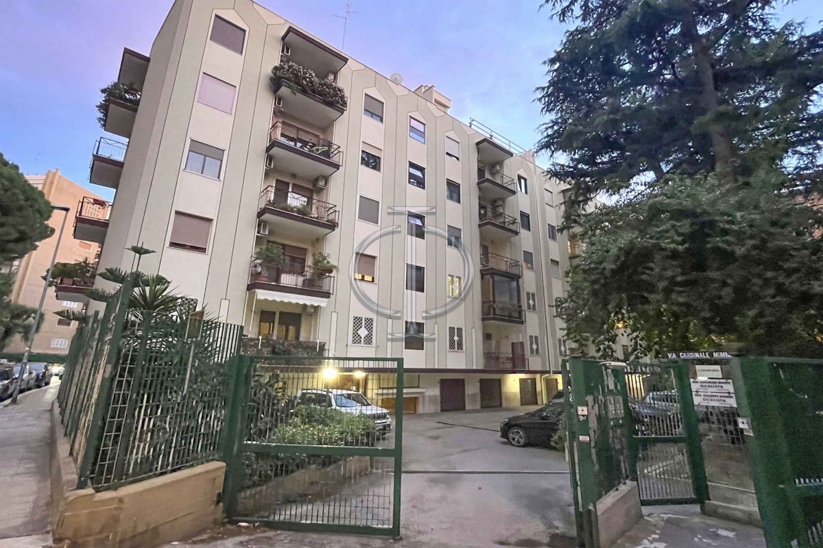 Appartamento di  5 vani /162 mq  a Bari - Poggiofranco