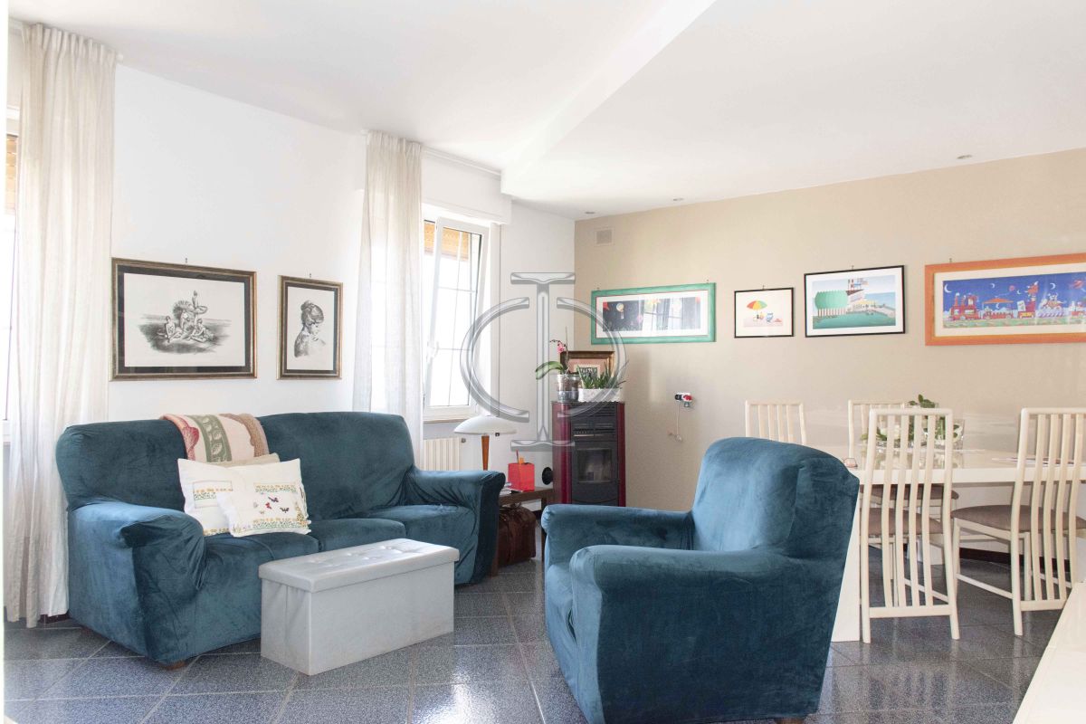 Appartamento di  3 vani /162 mq  a Giovinazzo