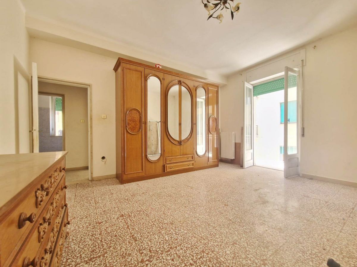 Appartamento di  3 vani /126 mq  a Trani (zona Centro)