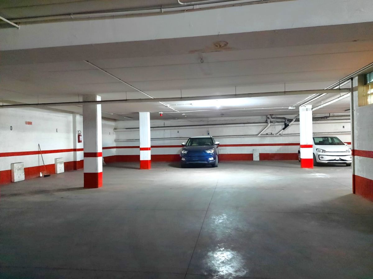 Garage / Parcheggio/2100 mq  a Bari - San Pasquale alta