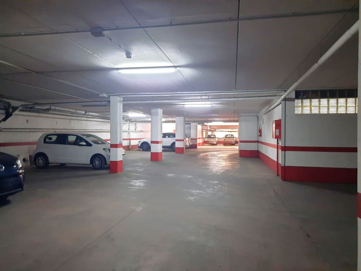 Garage / Parcheggio/2100 mq  a Bari - San Pasquale alta