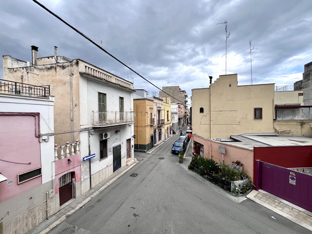 Casa indipendente di  3 vani /80 mq  a Bari - Carbonara