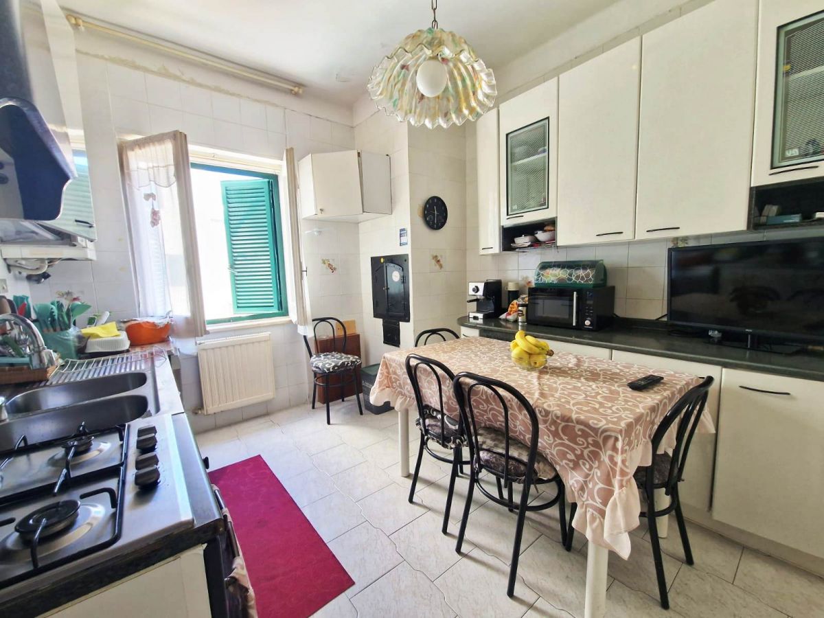 Appartamento di  3 vani /156 mq  a Trani (zona Centro)