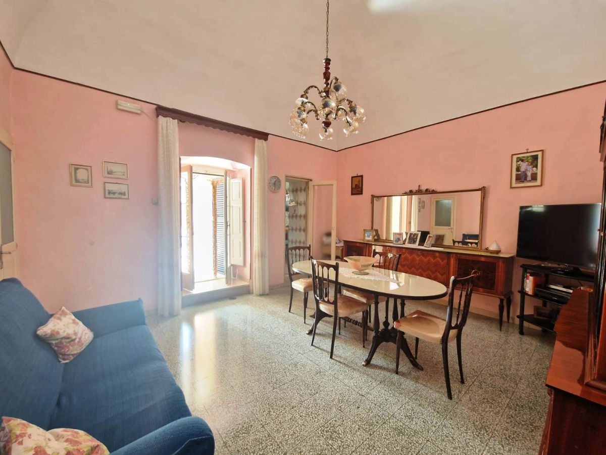 Appartamento di  3 vani /129 mq  a Trani (zona Centro)