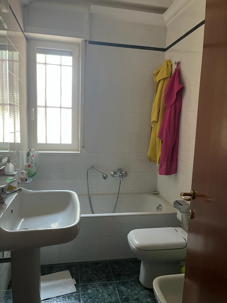 Appartamento di  5 vani /122 mq  a Modugno (zona piscina dei preti)