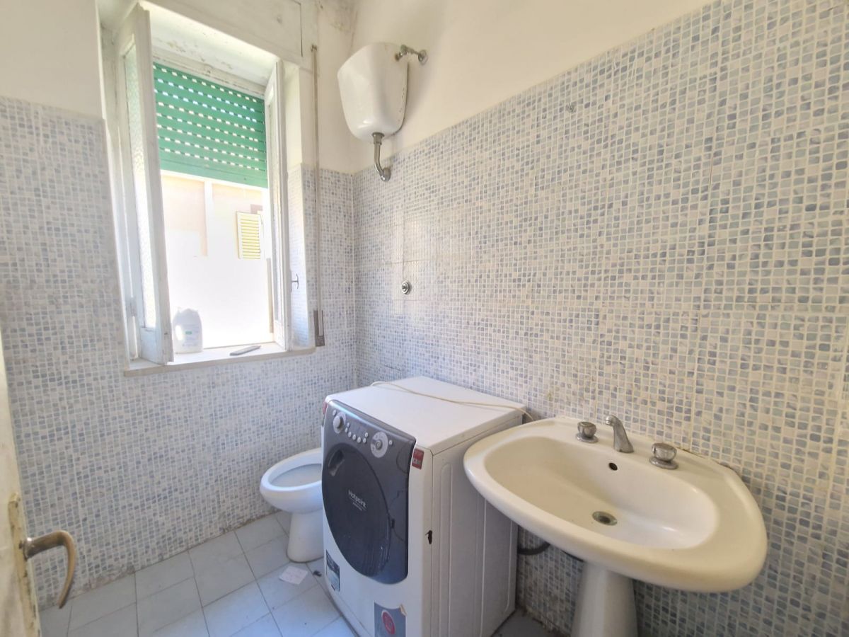 Appartamento di  3 vani /126 mq  a Trani (zona Centro)