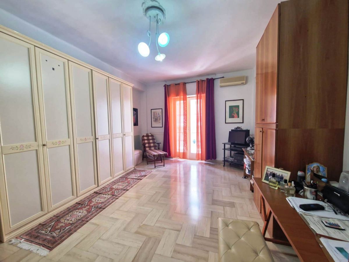 Appartamento di  3 vani /156 mq  a Trani (zona Centro)