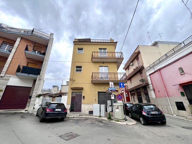 Casa indipendente di  3 vani /80 mq  a Bari - Carbonara