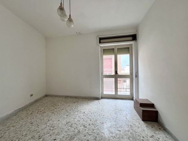 Casa indipendente di  3 vani /80 mq  a Bari - Carbonara