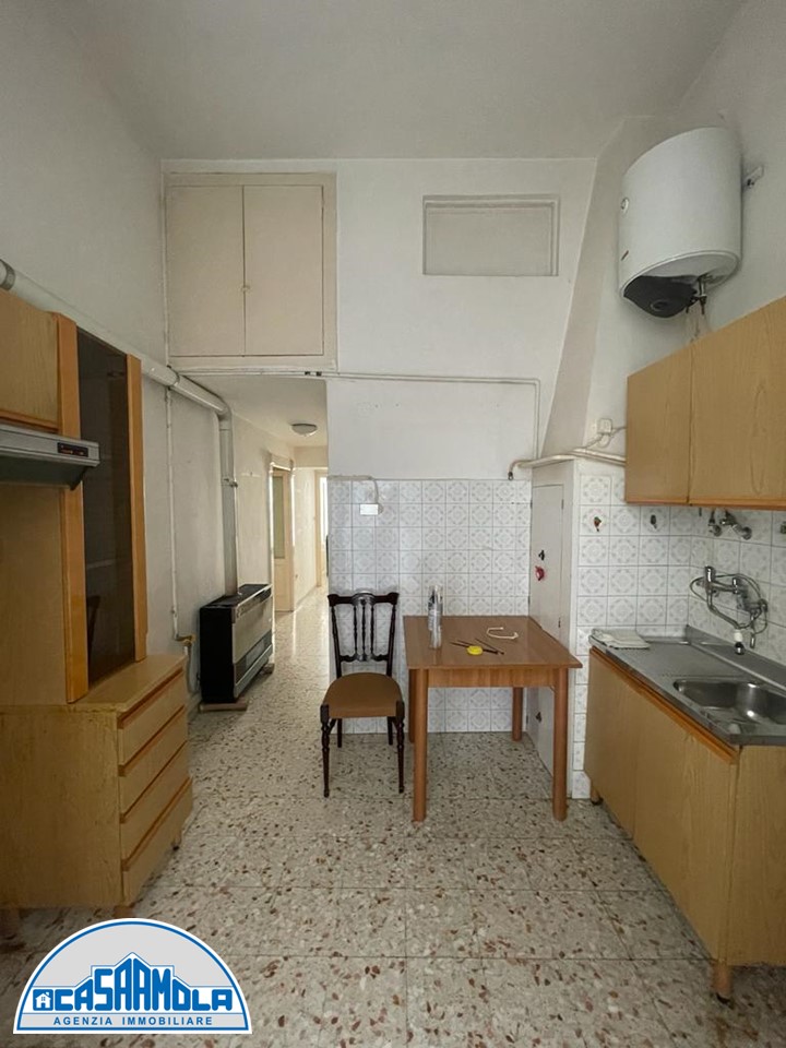 Appartamento di  3 vani /70 mq  a Mola di Bari (zona Centrale)