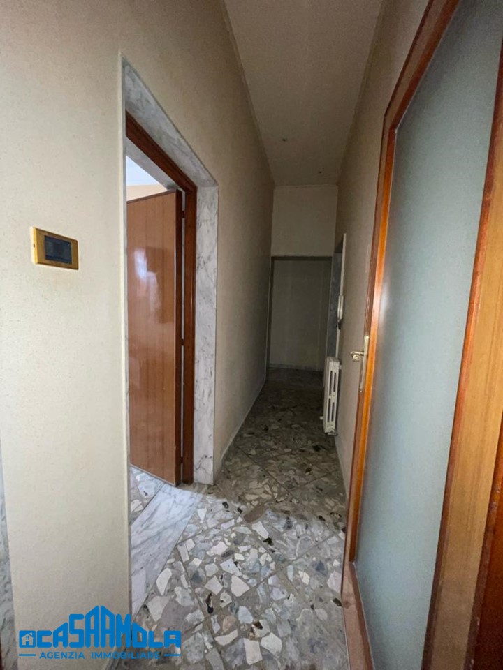 Appartamento di  6 vani /160 mq  a Mola di Bari (zona Centrale)