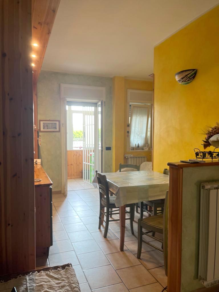 Appartamento di  5 vani /122 mq  a Modugno (zona piscina dei preti)