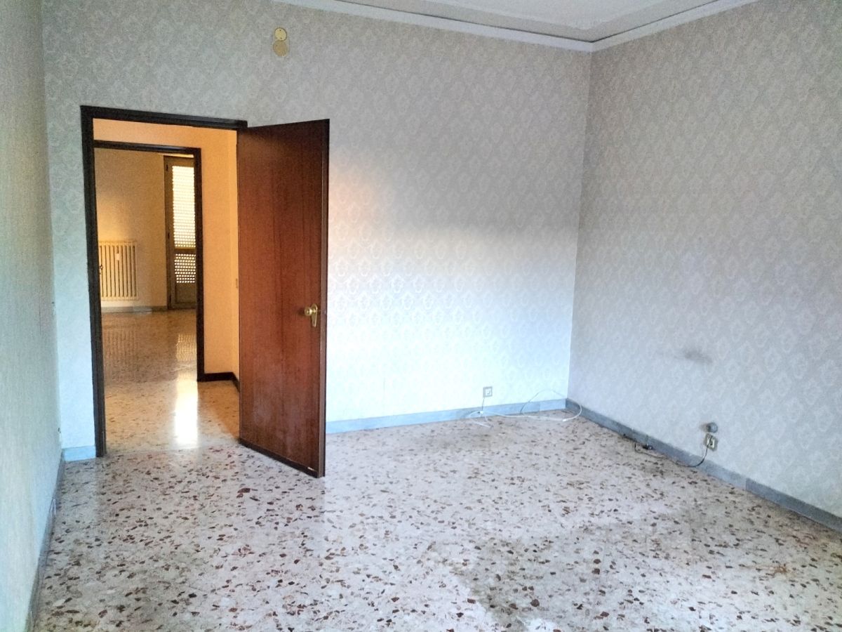 Appartamento di  5 vani /130 mq  a Bari - San Pasquale alta (zona Viale Luigi Einaudi)