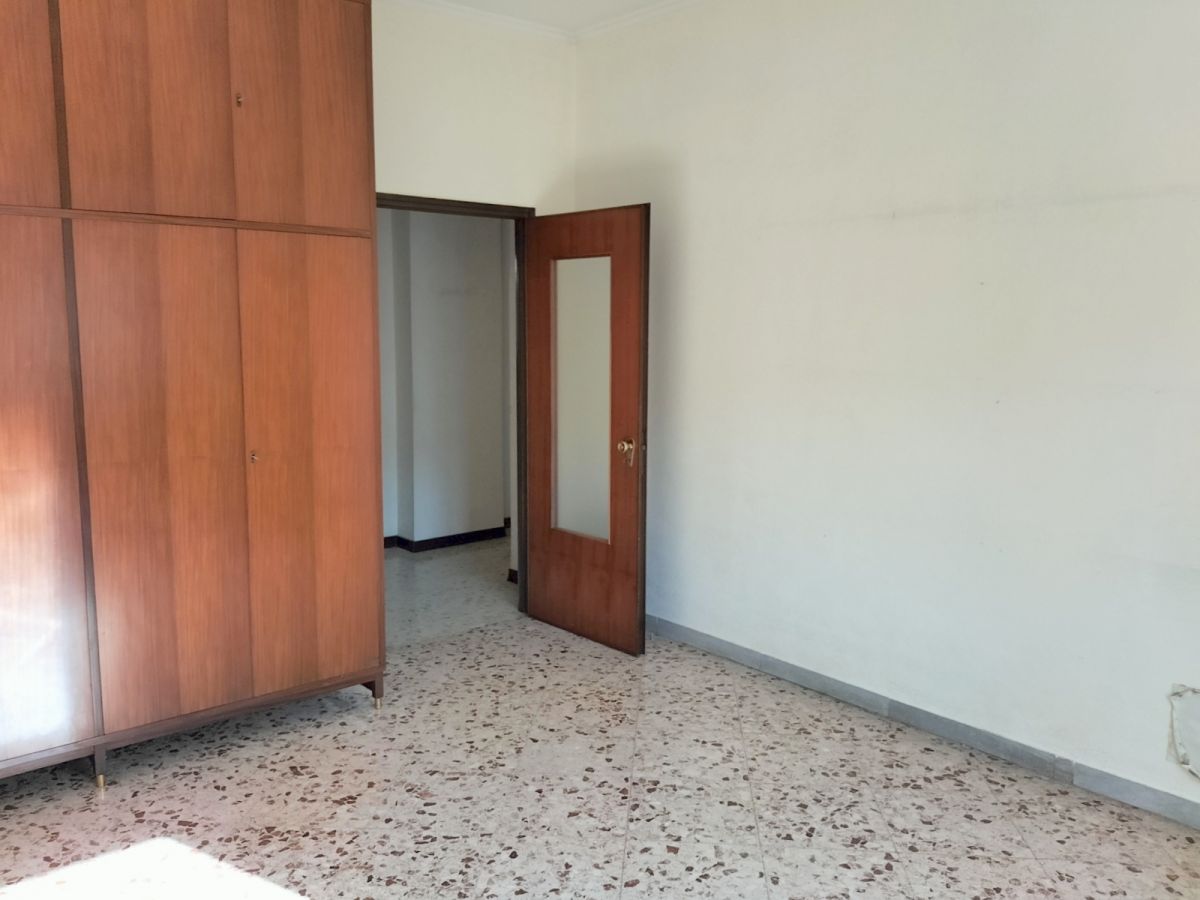 Appartamento di  5 vani /130 mq  a Bari - San Pasquale alta (zona Viale Luigi Einaudi)