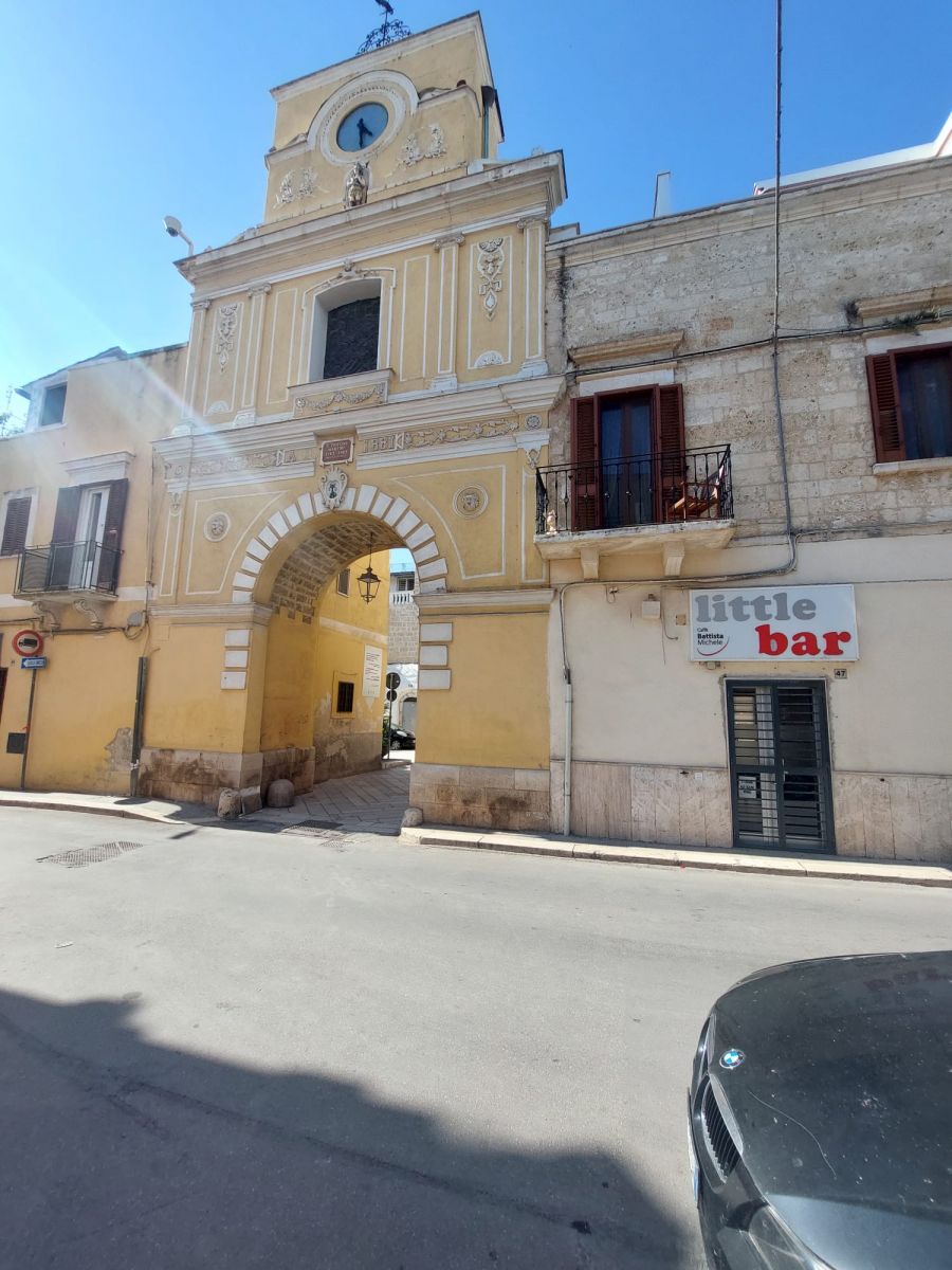 Casa indipendente di  2 vani /92 mq  a Adelfia (zona Montrone)