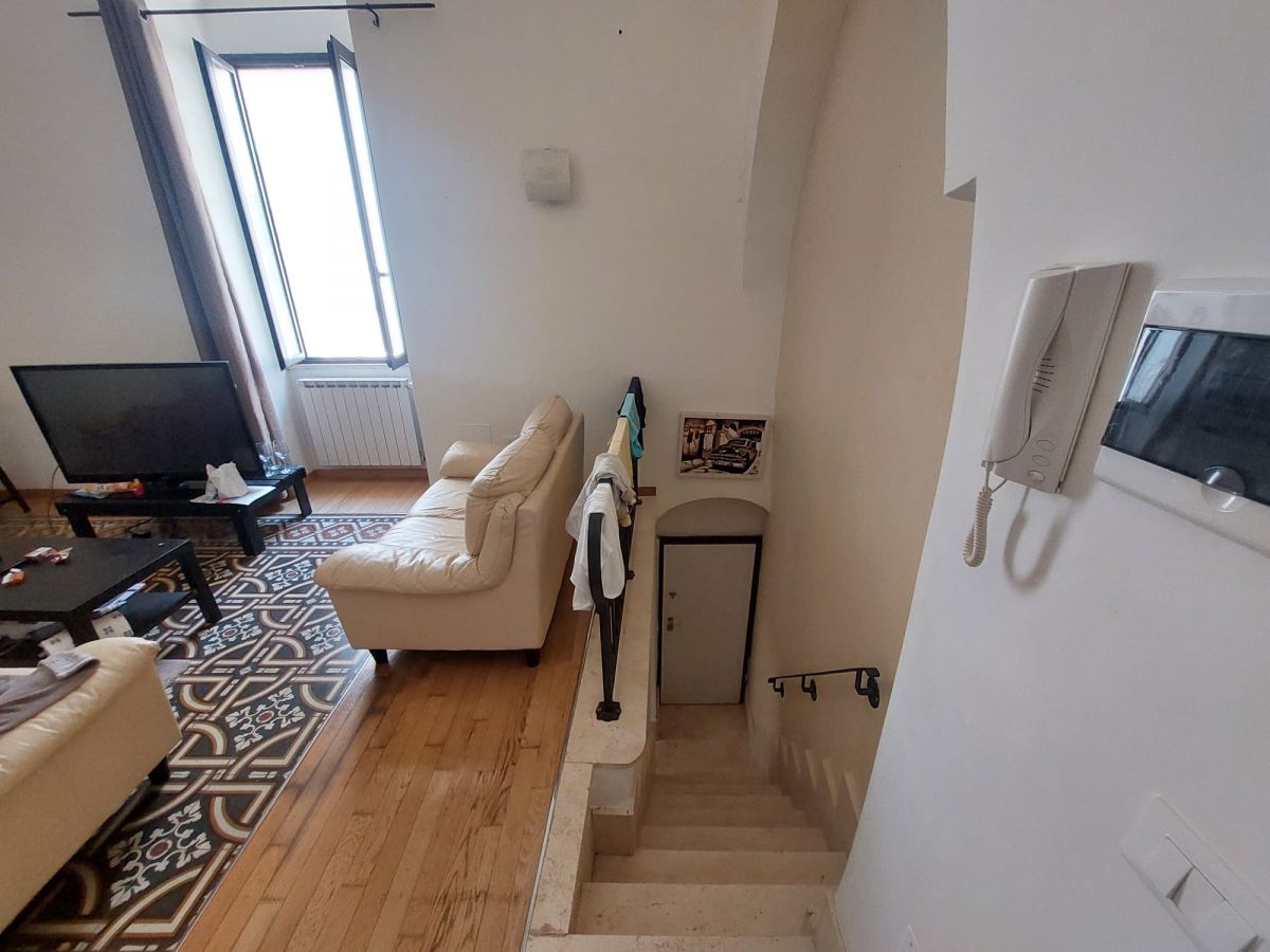 Casa indipendente di  2 vani /92 mq  a Adelfia (zona Montrone)