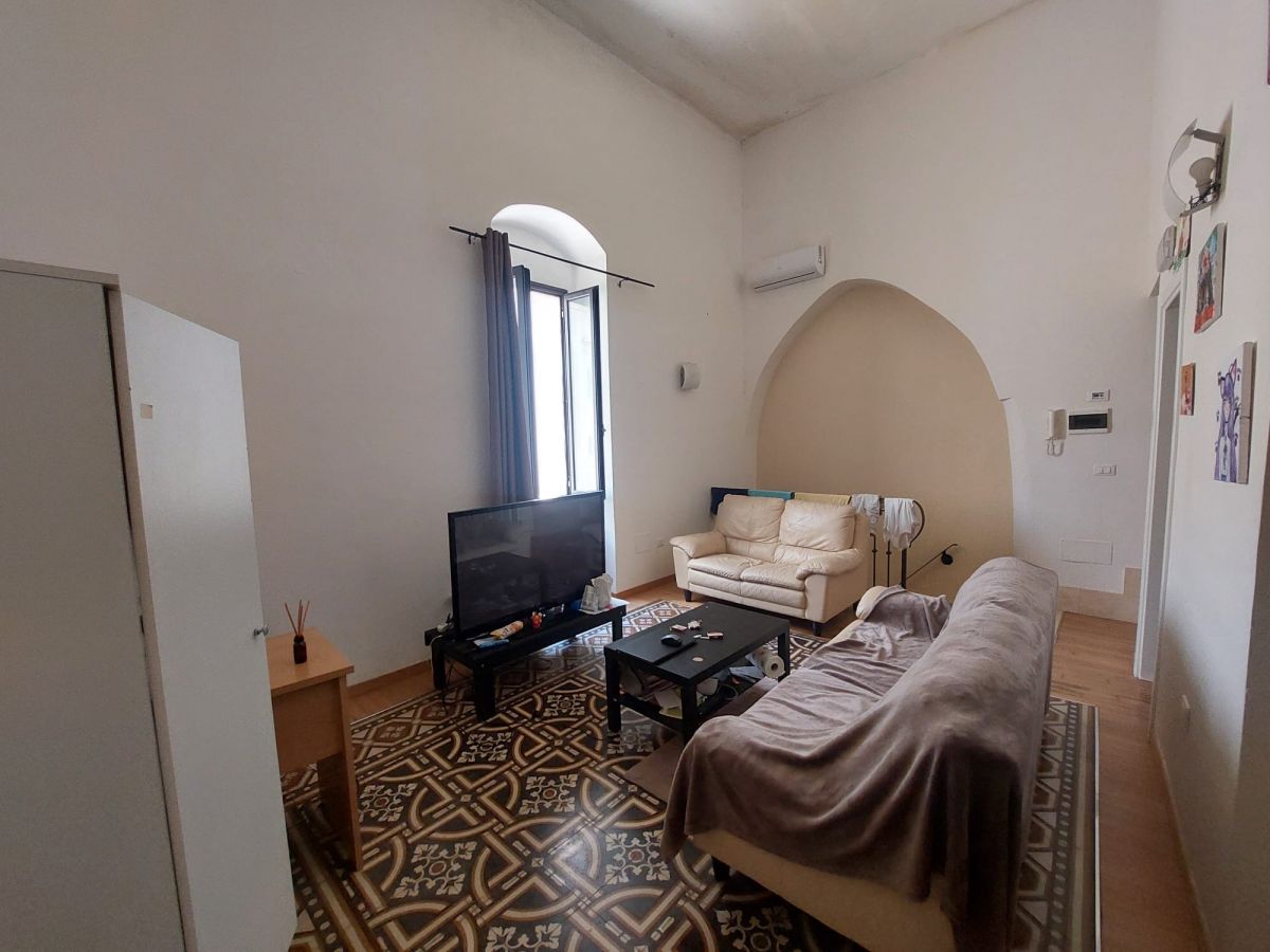 Casa indipendente di  2 vani /92 mq  a Adelfia (zona Montrone)