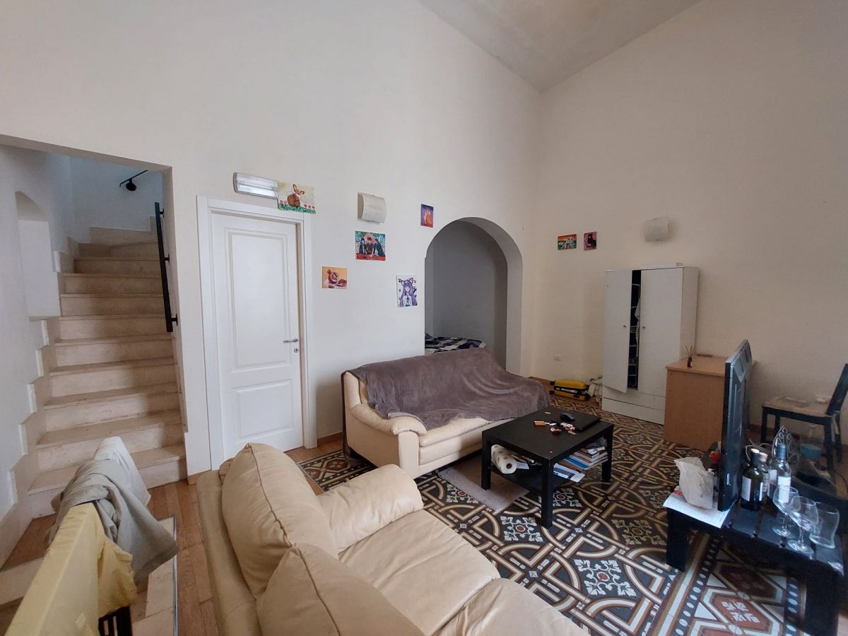 Casa indipendente di  2 vani /92 mq  a Adelfia (zona Montrone)