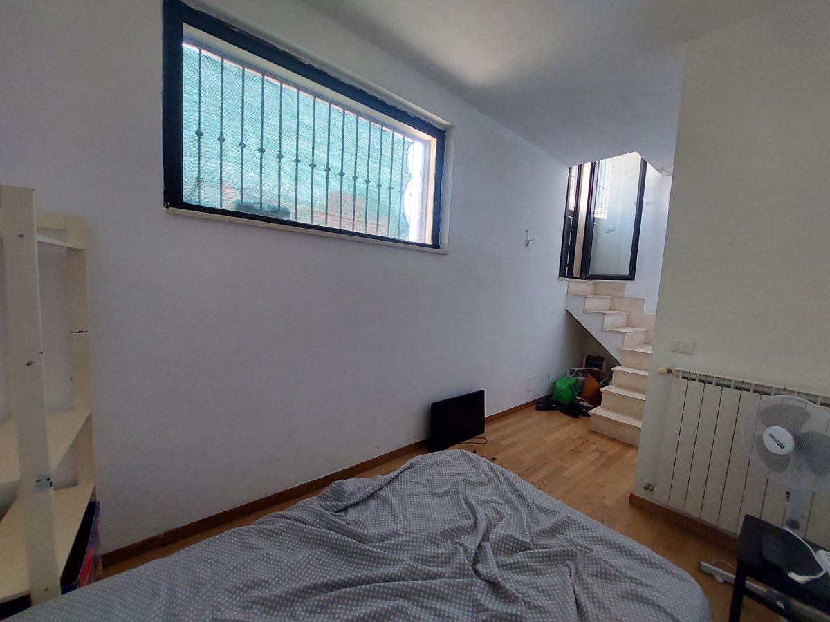 Casa indipendente di  2 vani /92 mq  a Adelfia (zona Montrone)