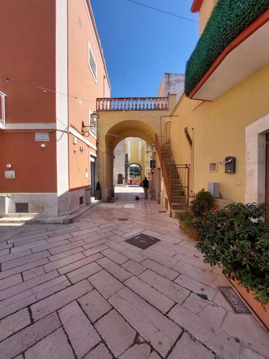 Casa indipendente di  2 vani /92 mq  a Adelfia (zona Montrone)