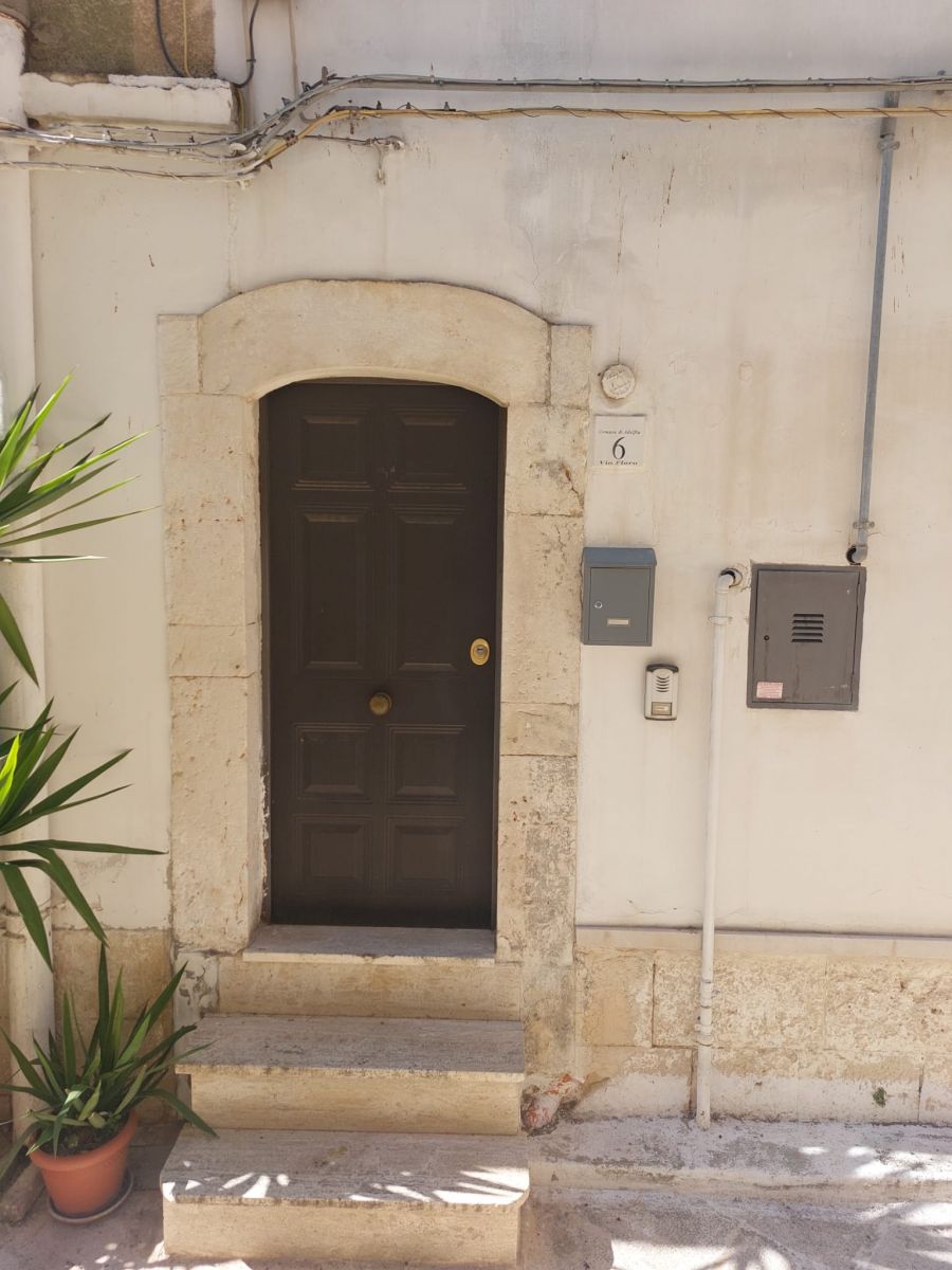 Casa indipendente di  2 vani /92 mq  a Adelfia (zona Montrone)