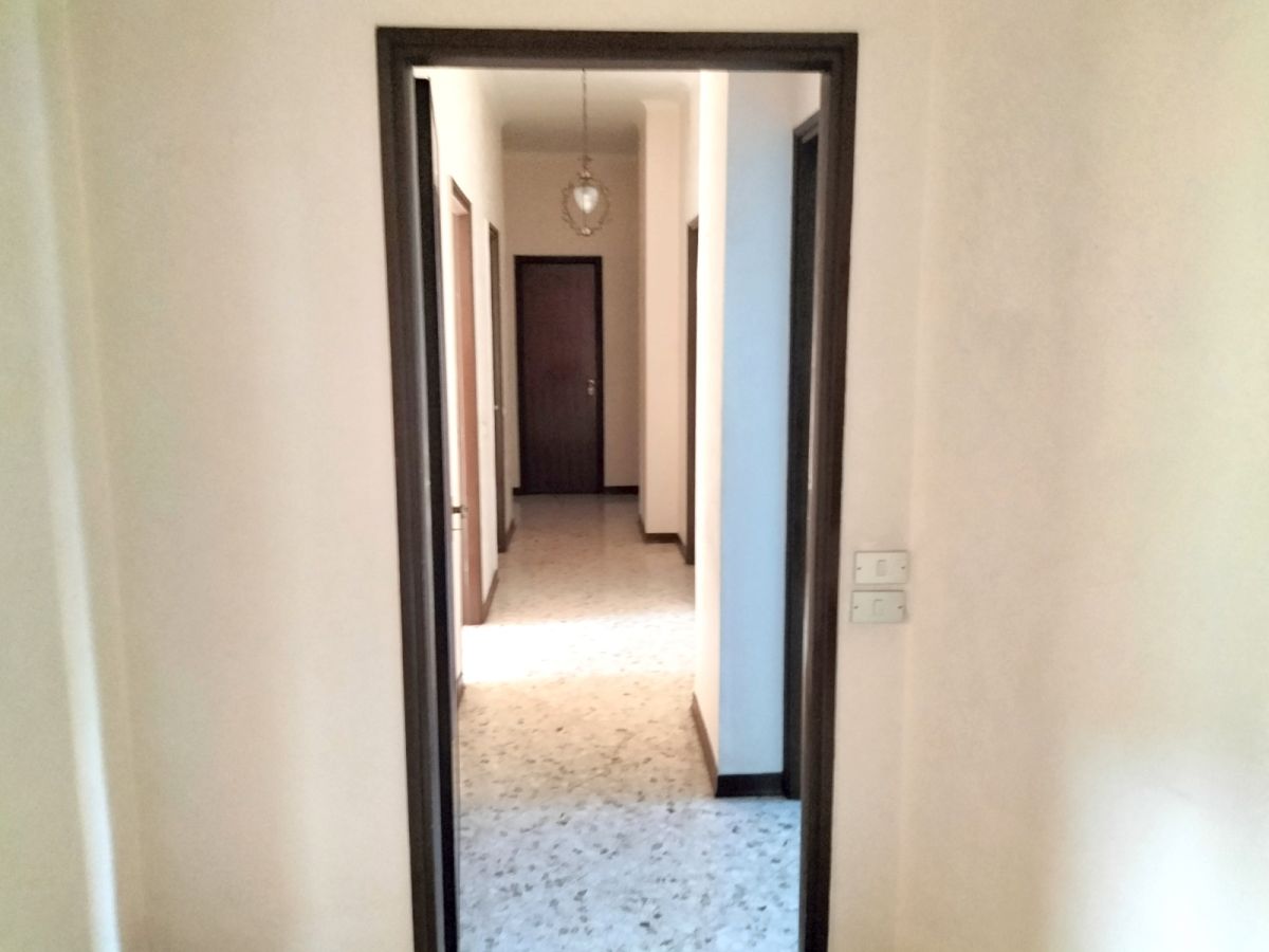 Appartamento di  5 vani /130 mq  a Bari - San Pasquale alta (zona Viale Luigi Einaudi)