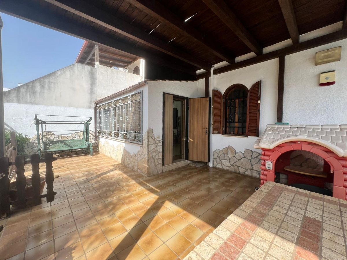 Villa (zona residenziale) di  4 vani /95 mq  a Mola di Bari