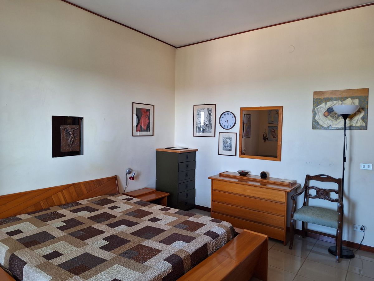 Appartamento di  4 vani /140 mq  a Noicattaro (zona zona torre a mare )