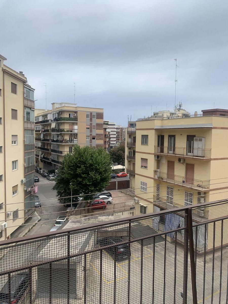 Appartamento di  3 vani /100 mq  a Bari - Poggiofranco